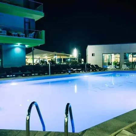 Criss Holiday Apataments Alezzi Mamaia Nord *
